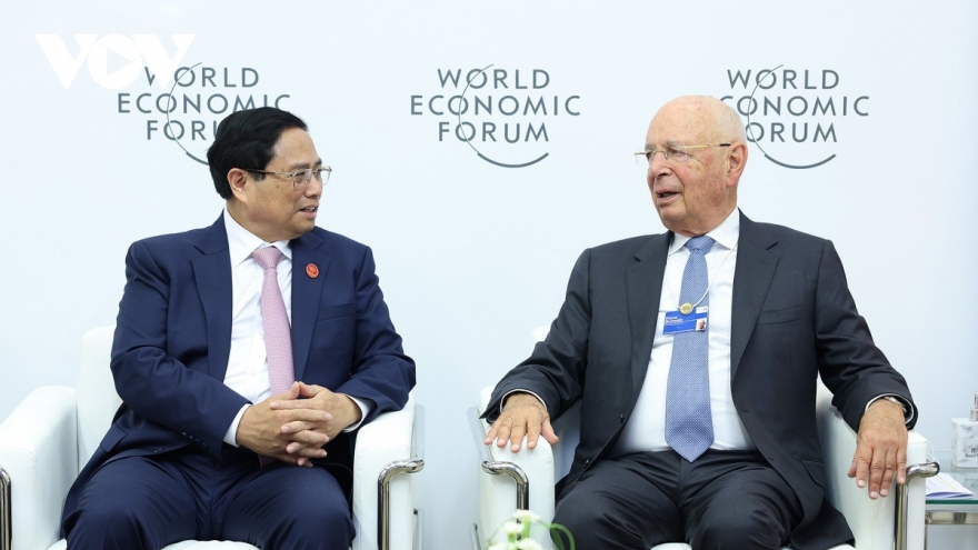 WEF leader Schwab hails Vietnam as role model in Fourth Industrial Revolution